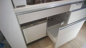 ファーストプラスキッチンに安く食洗機を取り付け！　45㎝キャビネット　シンクキャビネット加工　施工後